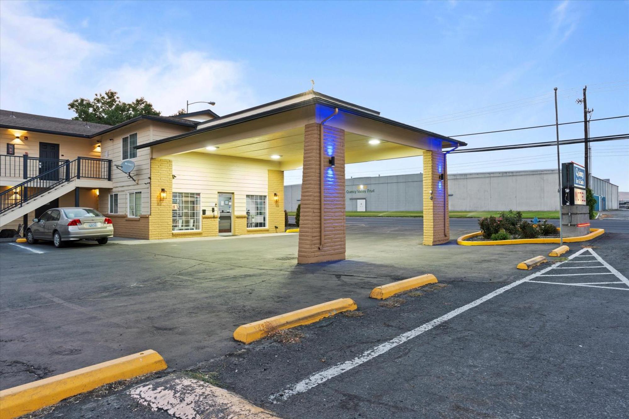 Quincy Inn And Suites Exterior foto