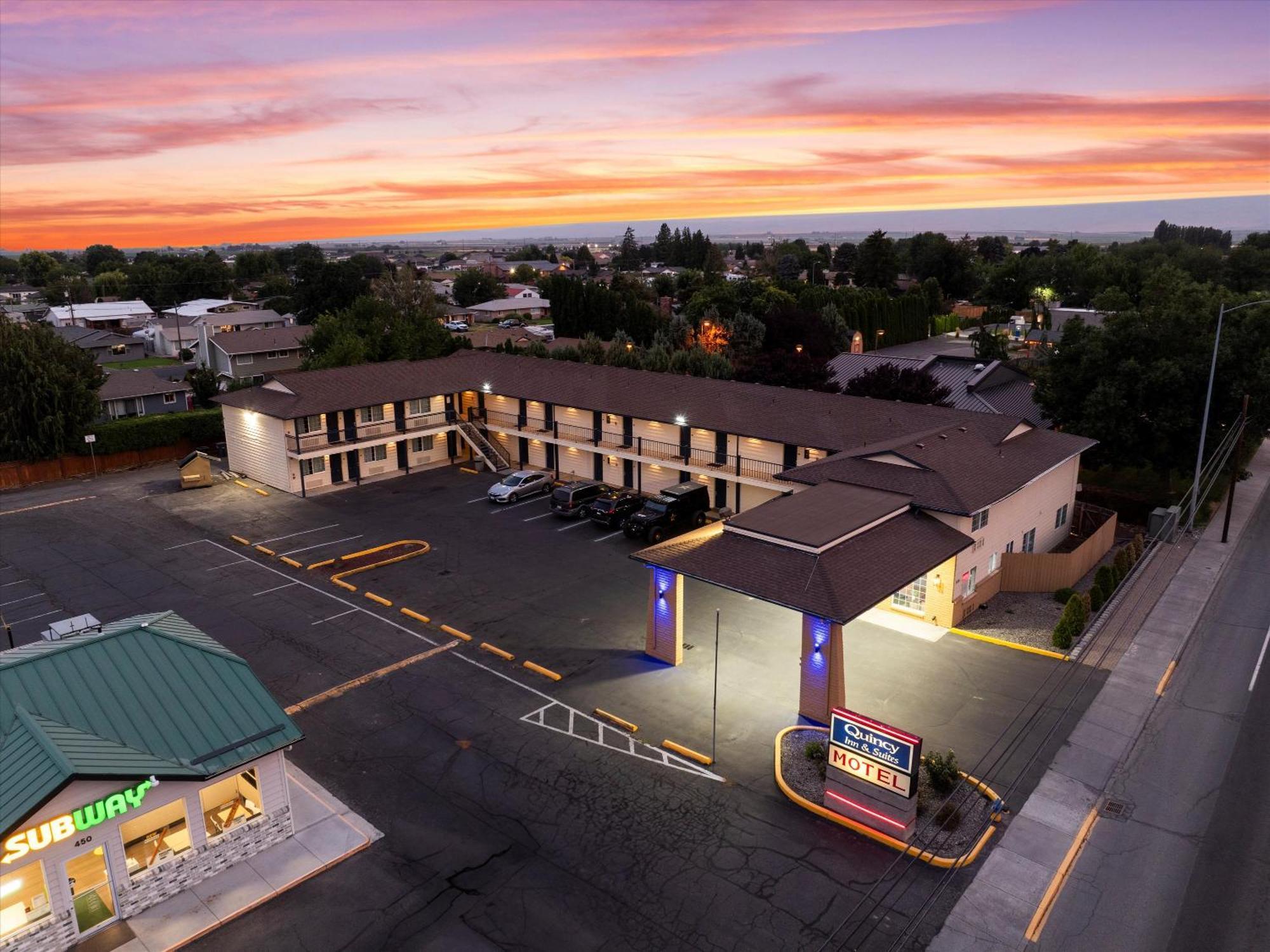 Quincy Inn And Suites Exterior foto