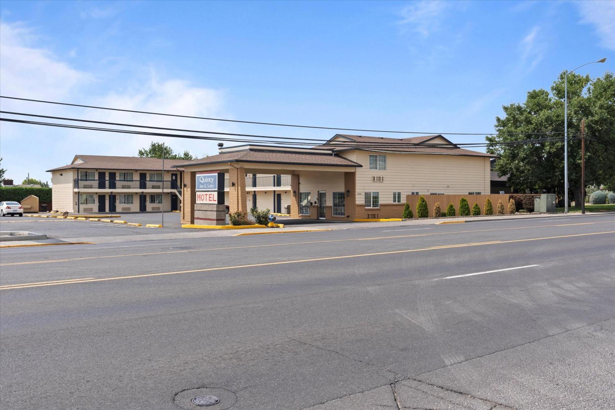 Quincy Inn And Suites Exterior foto