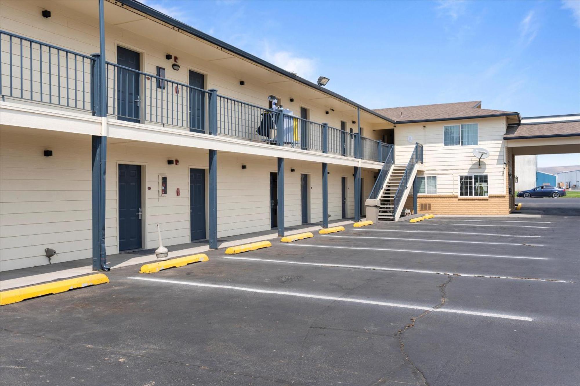 Quincy Inn And Suites Exterior foto