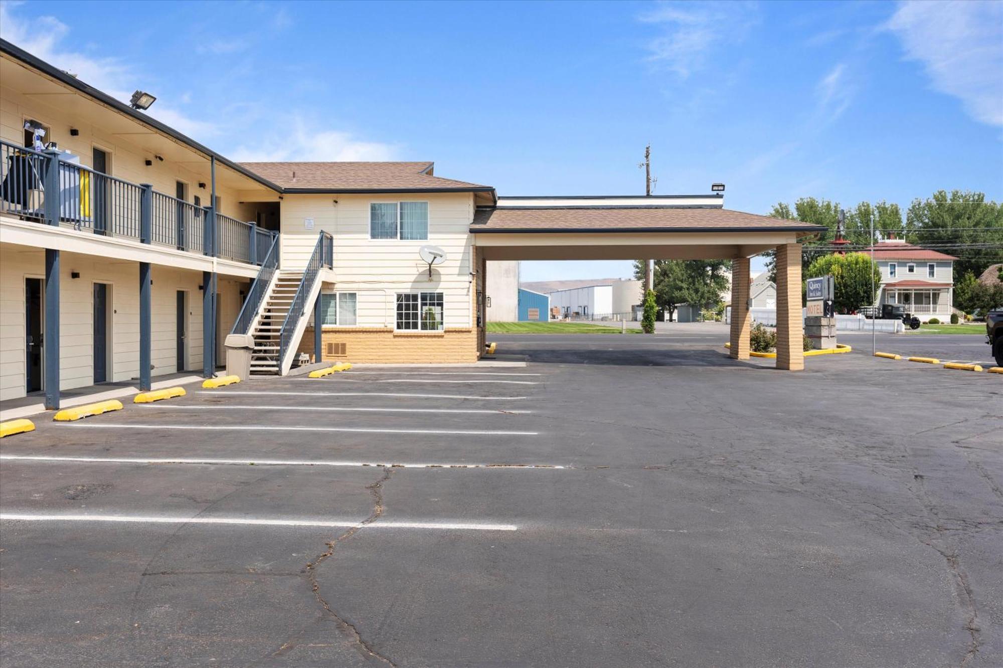 Quincy Inn And Suites Exterior foto