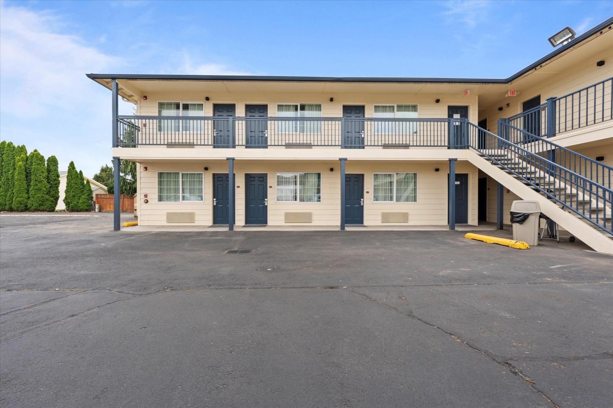 Quincy Inn And Suites Exterior foto