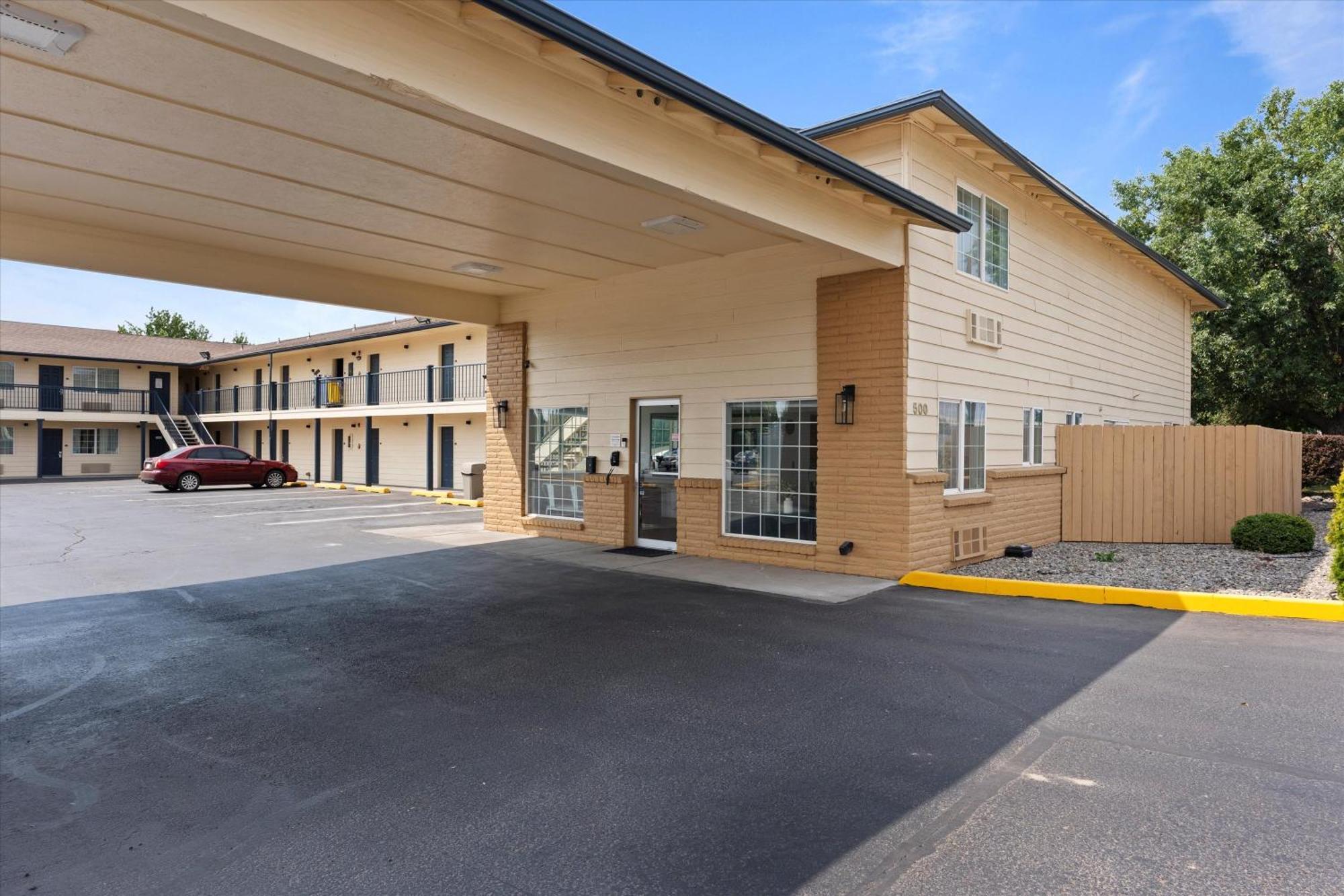 Quincy Inn And Suites Exterior foto
